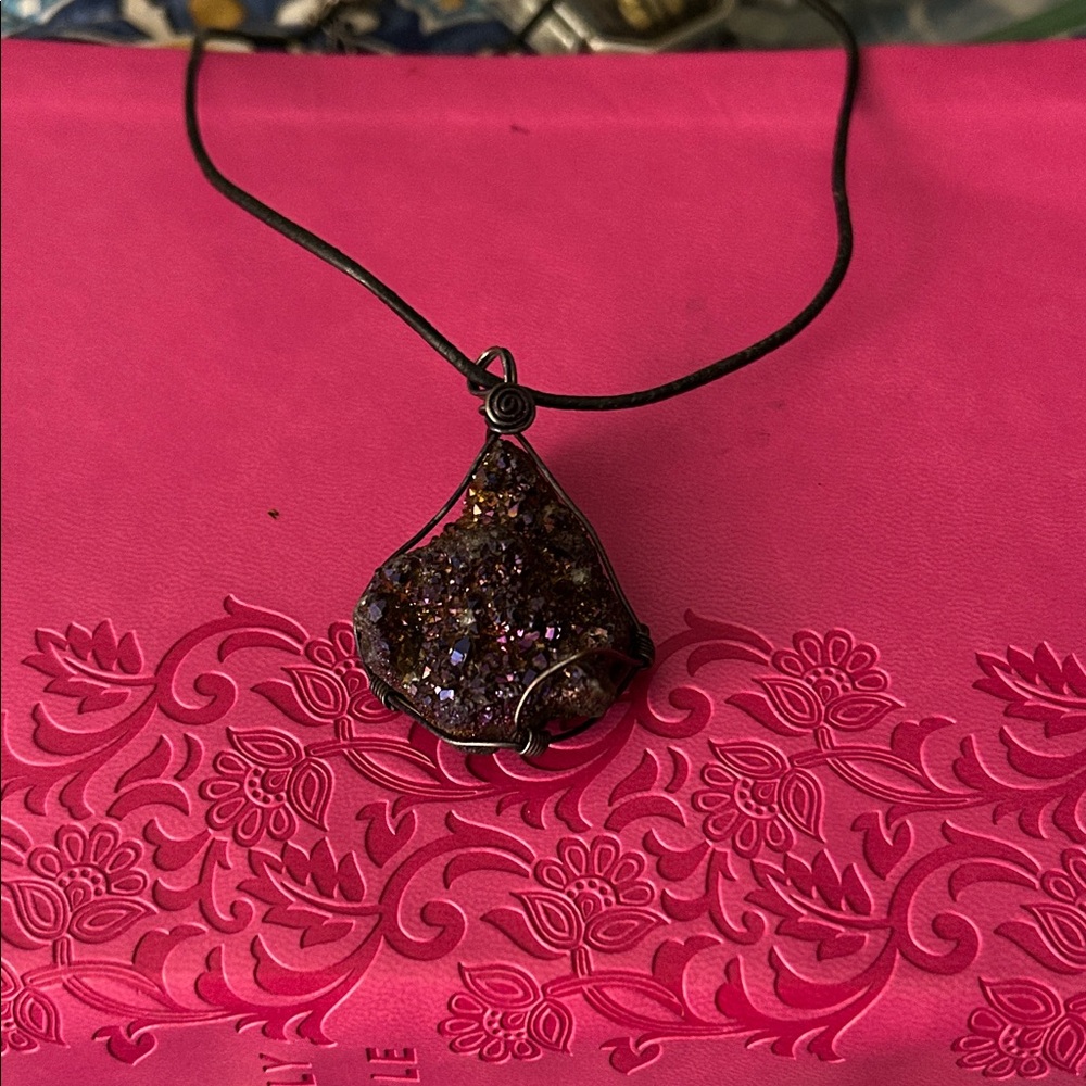 Elegant Black Druzy Pendant Necklace